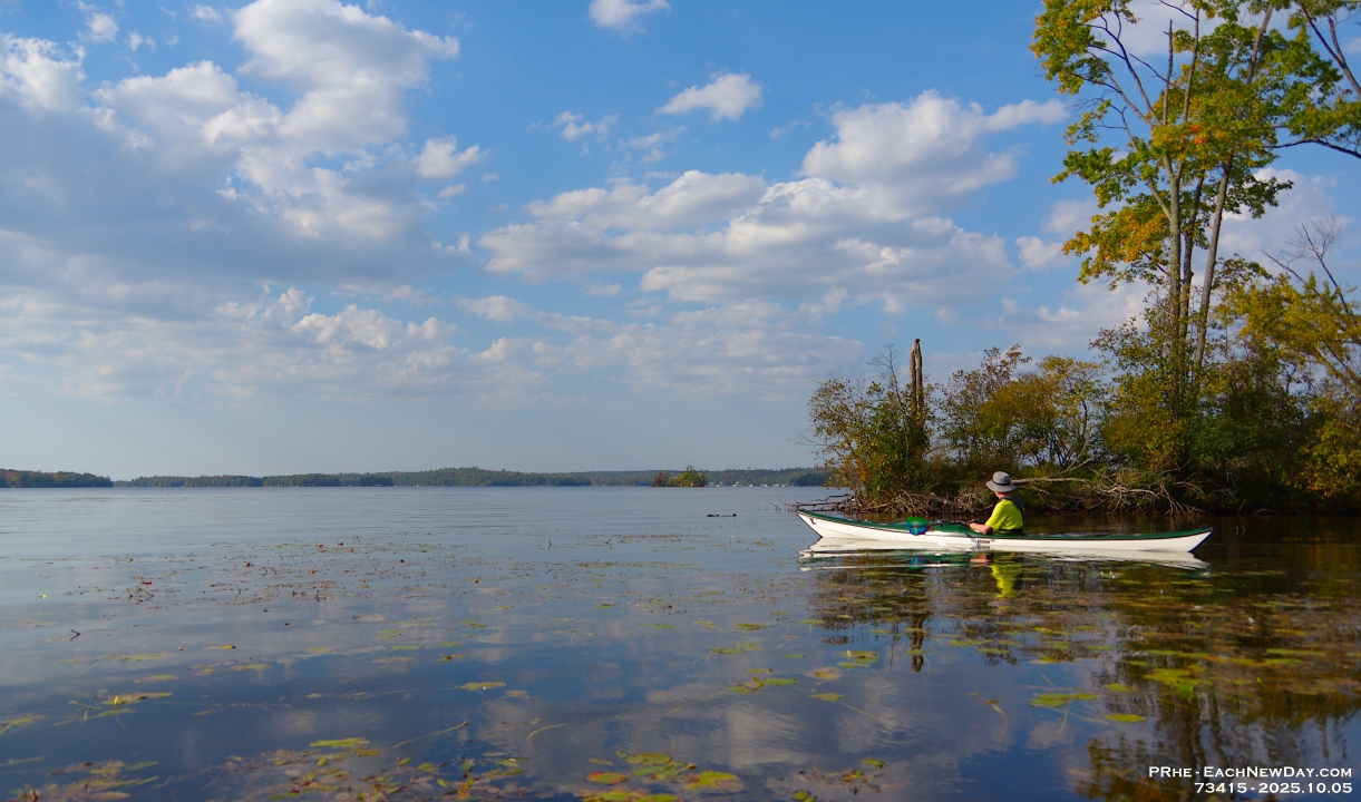 73415RoCrLeReUsm - Kayaking on Lake Muskoka with John - Deb